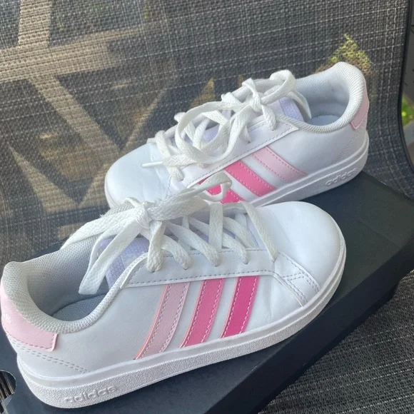 adidas gazelle silver green womens Adidas Women's Lace Up Grand Court 2.0 Cloudfoam Lifestyle Low-Top Sho   Ewirelessgear